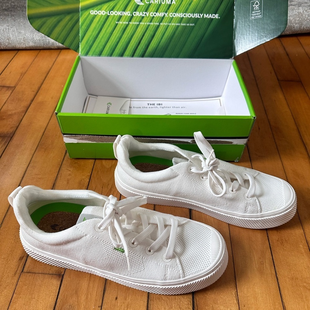 Cariuma Women’s White Canvas Sneakers – New in Box | Size 11